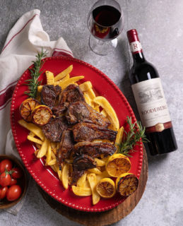 SPRINGBOKS VS NEW ZEALAND
CRISPY LAMB CHOPS ON A BED OF FRIES WITH AIOLI
INGREDIENTS (SERVES 4):
8 thin-cut bone-in lamb rib or loin chops | Salt & black pepper | 1 sprig fresh rosemary, finely chopped | 2 Tbsp olive oil | Frozen fries (enough for 4 servings; alternatively, hand-cut fresh potatoes) | Aioli
METHOD:
Prepare the lamb:
•Season lamb chops generously on both sides with salt. Let sit at room temperature for 40 minutes while you prepare the grill.
Prepare the grill:
•For charcoal: Light 1 chimney of charcoal. Once ashed over, pour onto one side of the grill. Cover and preheat for 5 minutes. For gas: Heat half the burners to high, cover, and preheat for 10 minutes. Clean and oil the grates.
Grill the lamb:
•Rub lamb chops with olive oil and rosemary, season with black pepper. Grill over indirect heat (cooler side), covered, until the fat crisps and the meat is cooked to your liking.
Cook the fries:
•Frozen: fry the frozen fries according to packet instructions - either in hot oil or in an air fryer - until golden and crisp. Season lightly with salt. 
•Fresh: cut potatoes into fries, soak briefly in cold water, then pat dry. Fry in hot oil until golden and crisp or cook in an air fryer.
Assemble:
•Arrange fries on a platter, top with crispy chos, and dollop with freshly made aioli.
QUICK AIOLI: Ingredients: 5 garlic cloves, pressed or finely minced | 2 tsp lemon juice, to taste | Sprinkle of salt | ½ cup good-quality mayonnaise to taste | ¼ tsp Dijon mustard (optional) Method: Combine garlic and lemon juice in a small bowl. Sprinkle with salt and let sit for 10 minutes. Press through a fine strainer into a clean bowl, discarding solids. Stir in mayonnaise until smooth. Add Dijon mustard and more lemon juice to taste, if desired.Chill until ready to use (keeps for up to 10 days).