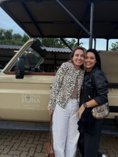 Wat n voorreg om ons mooie land te verken so kook kook deur. Dankie @trudikasselman vir die wonderlikste kuier by julle. @bonabonagamelodge is werlkik n stukkie hemel op aarde.
Nou kan ek ook sê ek het die bekende Suzie die kameelperd ontmoet.
#elmarieberrycookingclasses #elmarieberrybooktour