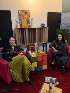 Dit was so lekker om met @katerok.rsa te gesels op haar podcast @studiostatefs hier by @clarensartsfestival 

@penguinbookssouthafrica