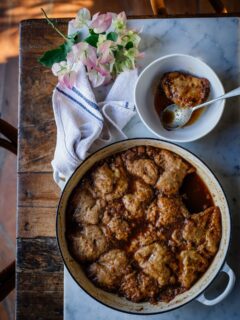 Die naweek reën dit in die Kaap, dan kan ek nie help om te dink wat ons gaan maak om te eet nie….enige iets met kaneel, dit laat my aan my ma dink. Sago poeding, pannekoek en natuurlik haar gebakte souskluitjies. 

Ek deel graag die resep uit my kookboek Kosbaar in die “comments”

Kosbaar is tans uitverkoop, maar sal weer einde Mei beskikbaar wees by alle groot boekwinkels en takealot. 

@penguinbookssouthafrica