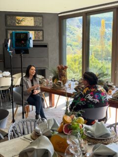 @lundi_khoisan en die span van Fiesta @kyknettv het bietjie kom kuier by die @clarensartsfestival in Clarens. 

Kyk Sondag 5de Julie saam.
18:00
DSTV Kanaal 144