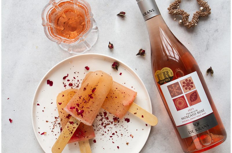 Wine popsicles with Moscato Rosé
